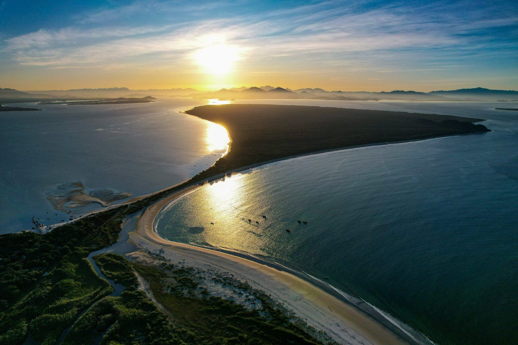 Ilha do Mel vista pelo Astral da Ilha